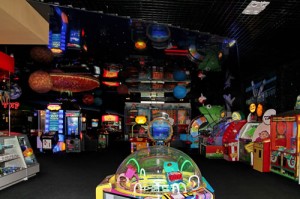 натяжной потолок Demi-Lune - детский игровой зал в торговом центре
